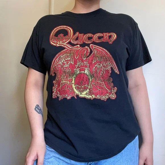 Queen Tops Queen Classic Crest Tee Poshmark